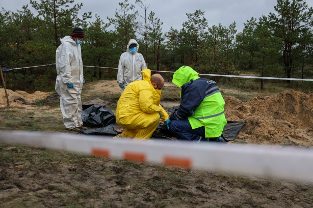 Foto - Dünya dehşete düştü! Rusya'dan geri alınan kentte ortaya çıktı