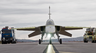 Dünya devi üstü kapalı 'alın' dedi! Masalarındaki sözleşmeyi erteleyen ülkeye Hürjet'i teklif ettiler