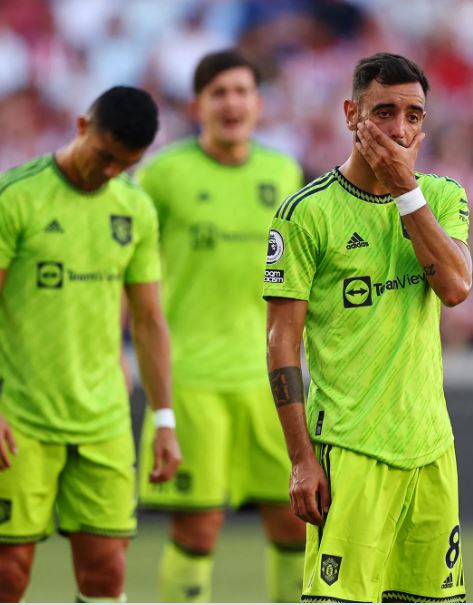 Foto - Dünya devi yerlerde sürünüyor