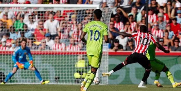 Foto - Dünya devi yerlerde sürünüyor