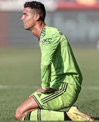 Foto - Dünya devi yerlerde sürünüyor