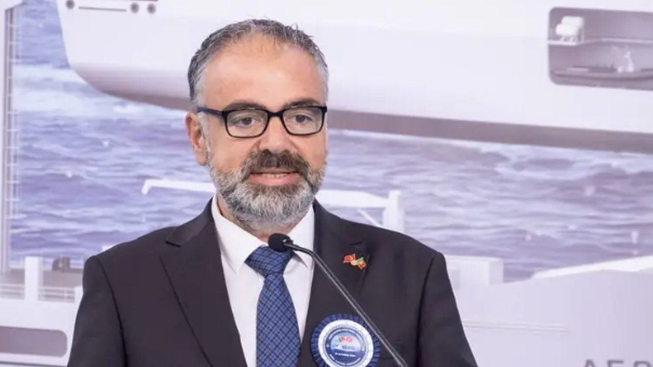 Foto - Dünya devlerini geride bırakan tarihi ihracat resmen başlıyor! Türkiye’nin Avrupa ülkesi için inşa ettiği dev gemi kızağa indirildi