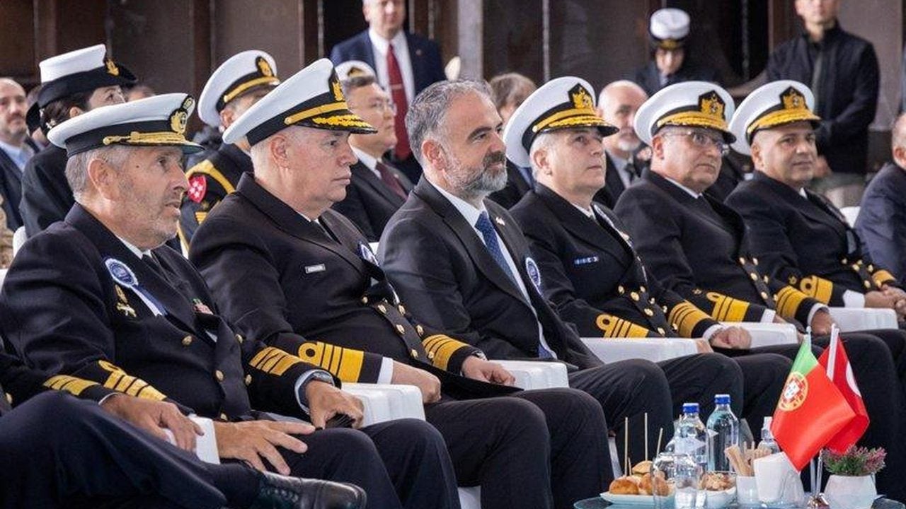 Foto - Dünya devlerini geride bırakan tarihi ihracat resmen başlıyor! Türkiye’nin Avrupa ülkesi için inşa ettiği dev gemi kızağa indirildi