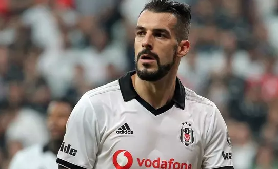 Foto - Dünya eski Beşiktaş'lı yıldızı konuşuyor! Yanlış duymadınız 38 yaşında bakın ne yaptı! Şok olacaksınız...