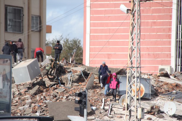 Foto - Depremde enkaz altında kalan Hatayspor'lu Atsu'dan haber geldi! Dünya futbolunun gözü ondaydı