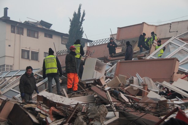 Foto - Depremde enkaz altında kalan Hatayspor'lu Atsu'dan haber geldi! Dünya futbolunun gözü ondaydı