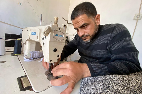 Foto - Dünya görmezden geliyor! Filistinli terzi elektrik için bu çözümü buldu