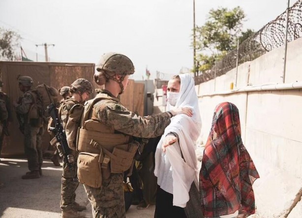 Foto - Dünya gündemine bomba gibi düştü! Afganistan'dan kalkan uçak herkesi şok etti