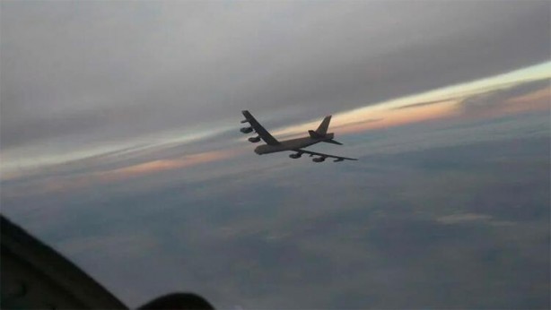 Dünya iki ülke arasındaki gerilime odaklandı! Tedirgin eden görüntüler… Savaş uçakları peş peşe havalandı