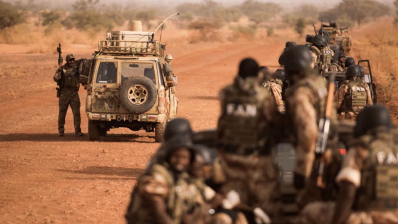 Foto - Dünya İsrail İran savaşına kilitlenmişken şok haber geldi: Rus savaş uçağı ülkede vuruldu