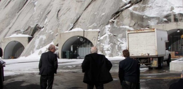 Foto - Dünya merak ediyor, bilinmesi bile tehlikeli! 22 tonluk çelik kapı ardında altın rezervlerinden tutun…