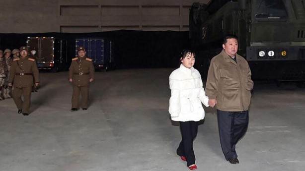 Foto - Dünya merak ediyordu! Kim Jong füze atışına onu da getirdi