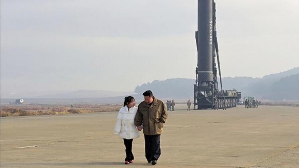 Foto - Dünya merak ediyordu! Kim Jong füze atışına onu da getirdi