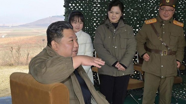 Foto - Dünya merak ediyordu! Kim Jong füze atışına onu da getirdi