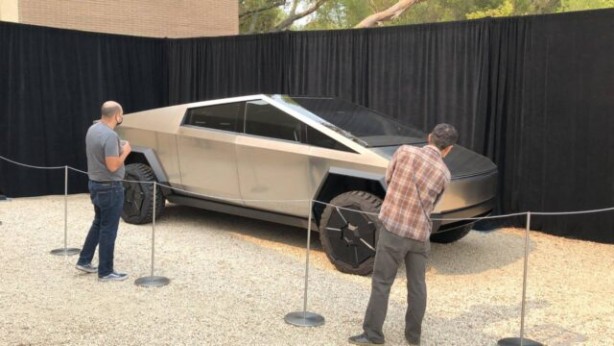 Dünya merakla bekliyordu! Cybertruck’ın iç mekan görüntüleri sızdırıldı