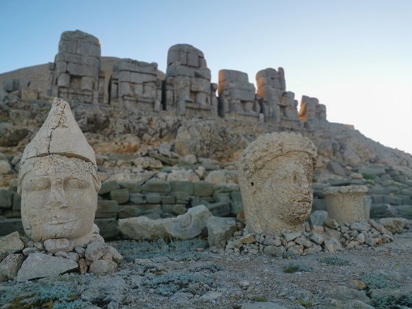 Dünya mirası Nemrut'a ziyaretçi akını