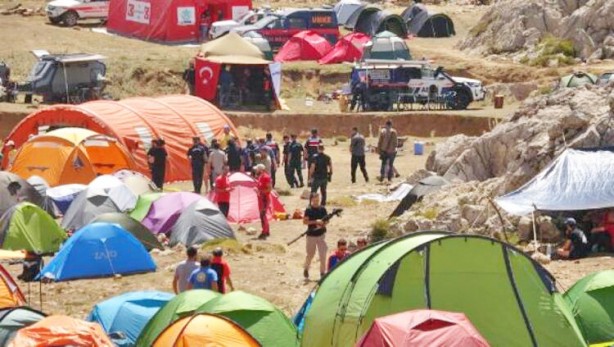 Foto - Dünya, nefesini tuttu izliyor: AFAD, UMKE, AKUT ve birçok ülkeden profesyonel dağcılar operasyonda