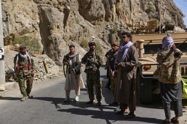 Foto - Dünya nefesini tuttu! Taliban'ı kızdıracak görüntüler