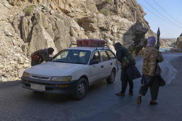 Foto - Dünya nefesini tuttu! Taliban'ı kızdıracak görüntüler