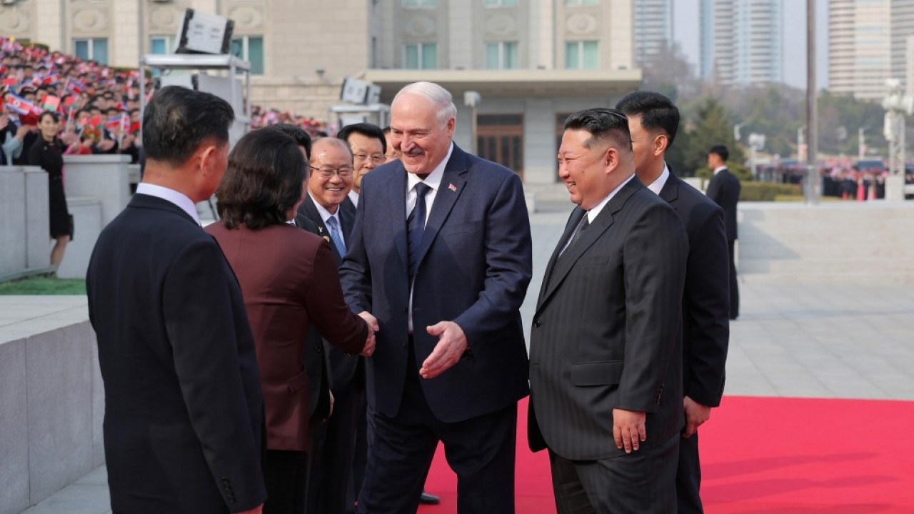 Dünya savaşı kapıdayken... Bir devlet başkanı daha Kuzey Kore'yi ziyaret etti