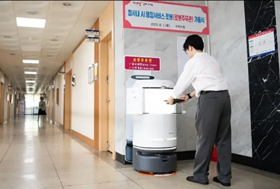 Foto - Dünya şokta! 09.00-16.00 arası mesai yapan robot canına kıydı