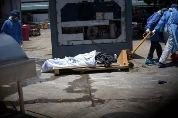 Foto - Dünya şokta! Koronadan ölenleri mezardan çıkardılar