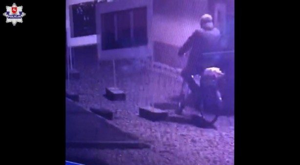 Foto - Dünya şokta! Koronavirüs aşı merkezini yaktılar