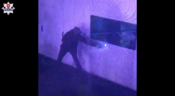 Foto - Dünya şokta! Koronavirüs aşı merkezini yaktılar