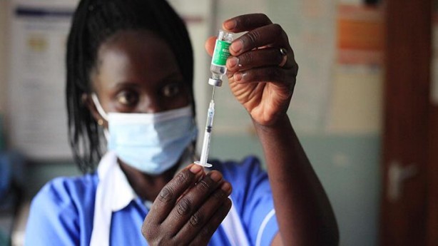 Dünya şokta! Yüzlerce kişiye sahte koronavirüs aşısı yaptılar