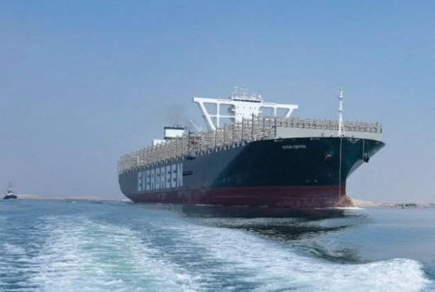 Foto - Dünya ticaretine büyük darbe vurmuştu! Ever Given aylar sonra tekrar Süveyş Kanalı'nda