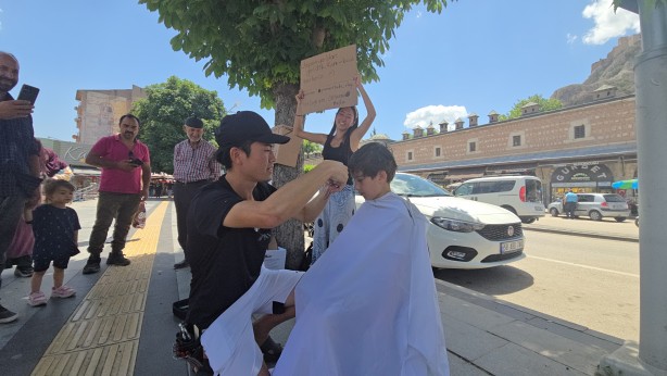 Foto - Dünya turuna çıkan gezginlerden unutulmaz jest! Japon çift Tokatlıları sevindirdi