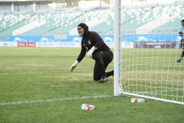 Foto - Dünya Zohreh Koudaei'yi konuşuyor! Fotoğrafları meydanlara asıldı