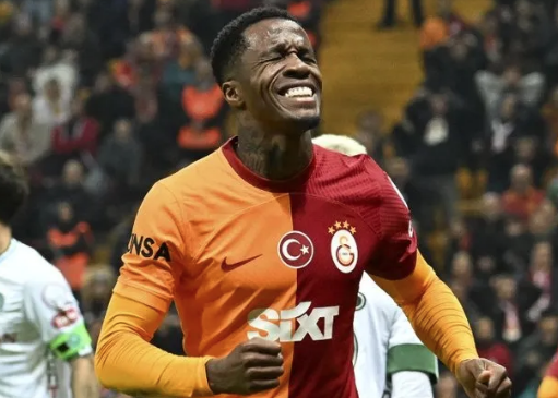 Foto - Dünyaca ünlü futbolcudan beklenmedik karar! Türkiye'den çekilecek mi gerçekten! Şok üstüne şok...