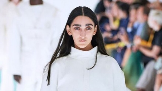 Dünyaca ünlü markanın çirkin mankeni olarak ünlenmişti! Azerbaycan kararı şok etti! Şu alçağa bak şu alçağa