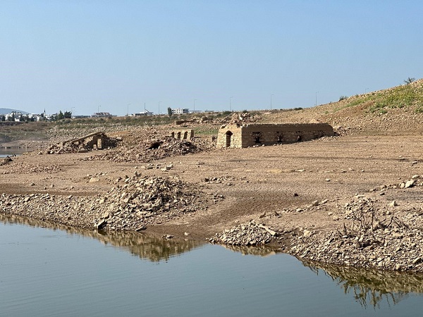 Foto - Dünyaca ünlü tatil beldesinde son durum! O ilçeye su sağlayan barajlar kurudu