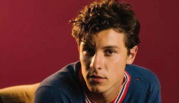 Foto - Dünyaca ünlü yıldız Cuma Namazı’na gitti, dakikalarca hutbe dinledi! Müslüman mı oldu?