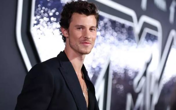 Foto - Dünyaca ünlü yıldız Cuma Namazı’na gitti, dakikalarca hutbe dinledi! Müslüman mı oldu?