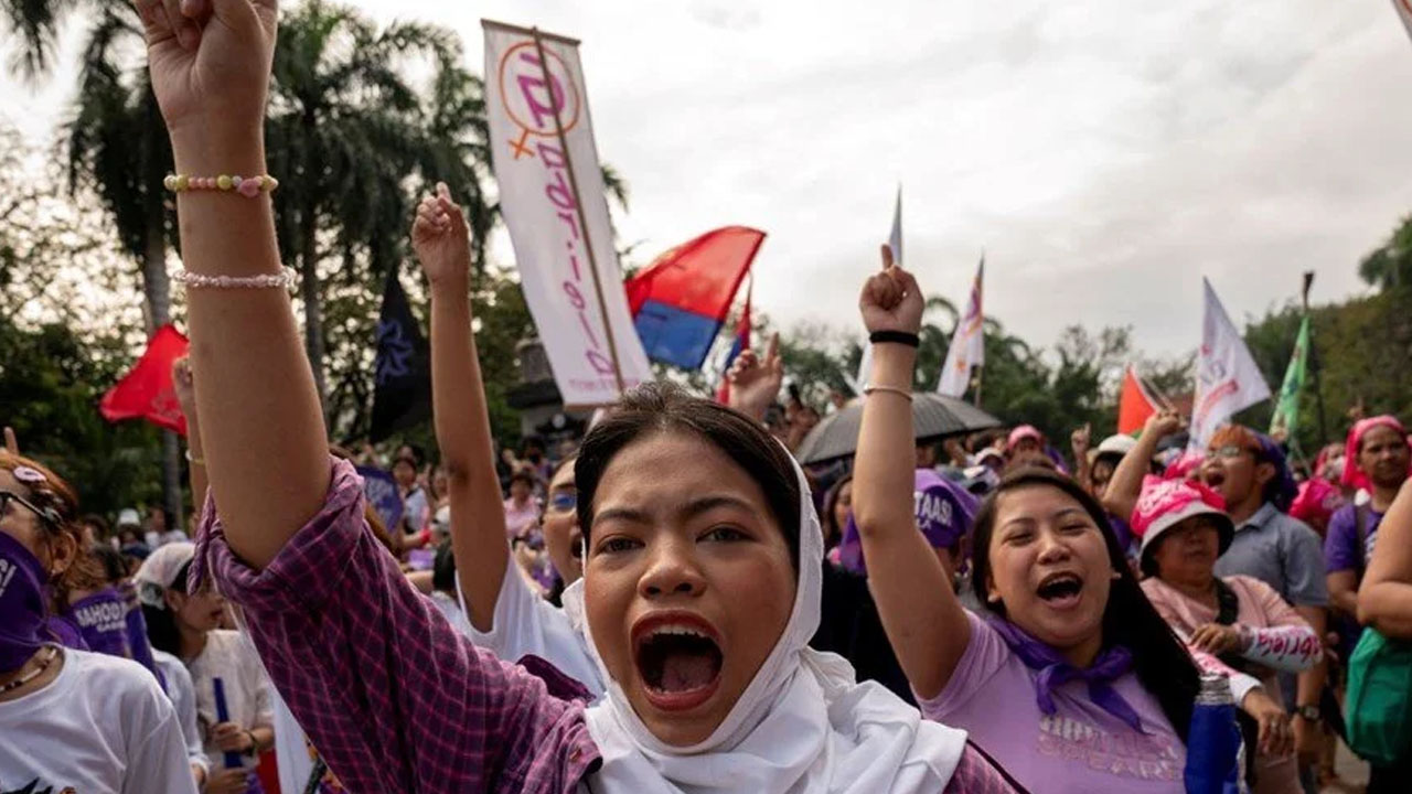 Foto - Dünya'da 8 Mart: Avrupa'dan Asya'ya kadınlar sokaklara döküldü! 