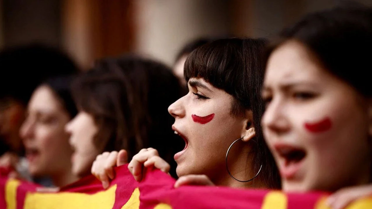 Foto - Dünya'da 8 Mart: Avrupa'dan Asya'ya kadınlar sokaklara döküldü! 