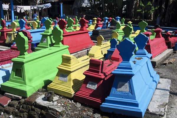 Foto - Dünyada bir örneği daha yok! Bakın mezar taşlarına ne yapıyorlar?