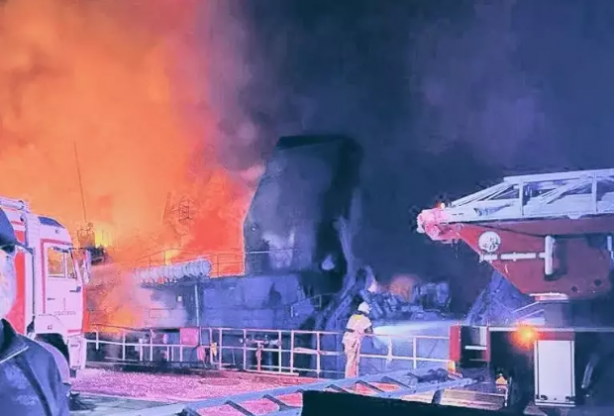 Foto - Dünyada son dakika! Rus denizaltısı ve savaş gemisi vuruldu