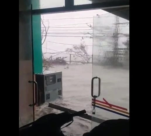 Foto - Dünyada telaş başladı! Her şeyi yutarak iki ülkeye doğru ilerliyor