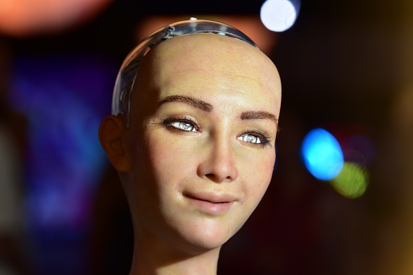 Dünyada vatandaşlığa kabul edilen ilk robot Antalya'da