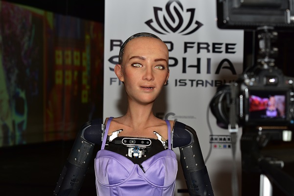 Foto - Dünyada vatandaşlığa kabul edilen ilk robot Antalya'da