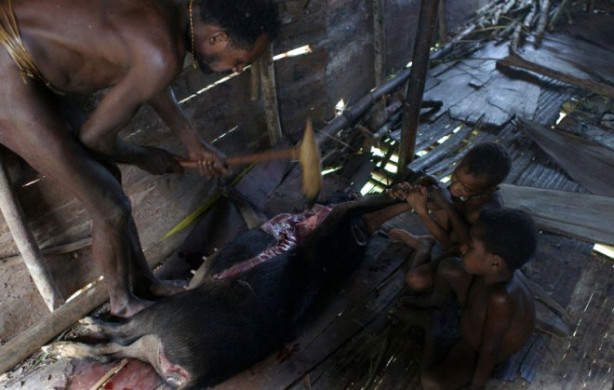 Foto - Dünya'da yaşayan son yamyam kabilesi görüntülendi