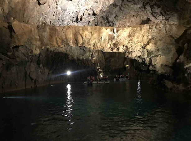 Foto - Dünyanın 3’üncü, Türkiye’nin ise en büyüğü! Altınbeşik Mağarası ziyaretçi rekoru kırdı