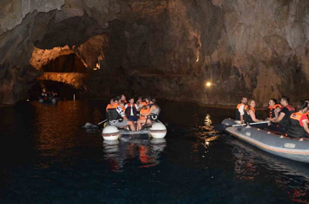 Foto - Dünyanın 3’üncü, Türkiye’nin ise en büyüğü! Altınbeşik Mağarası ziyaretçi rekoru kırdı