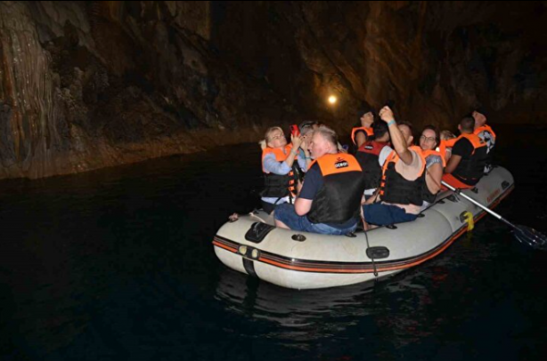 Foto - Dünyanın 3’üncü, Türkiye’nin ise en büyüğü! Altınbeşik Mağarası ziyaretçi rekoru kırdı
