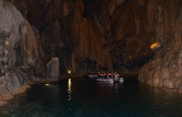 Foto - Dünyanın 3’üncü, Türkiye’nin ise en büyüğü! Altınbeşik Mağarası ziyaretçi rekoru kırdı