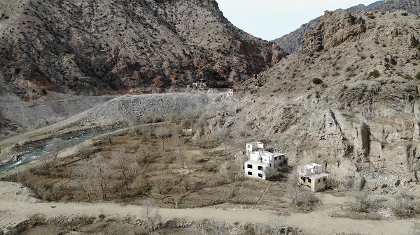 Foto - Dünyanın beşinci en yüksek barajı! O köy 8 ay sonra yeniden ortaya çıktı